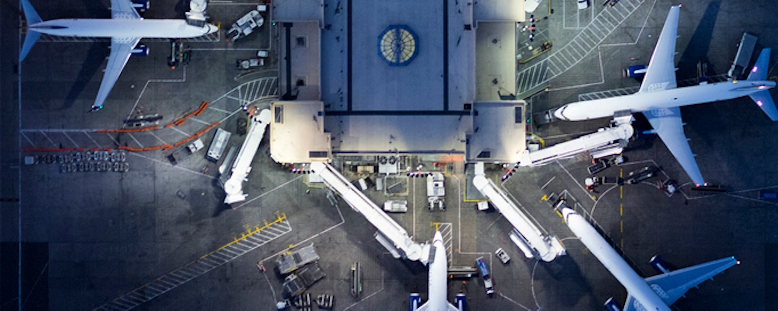 Airport gates planes