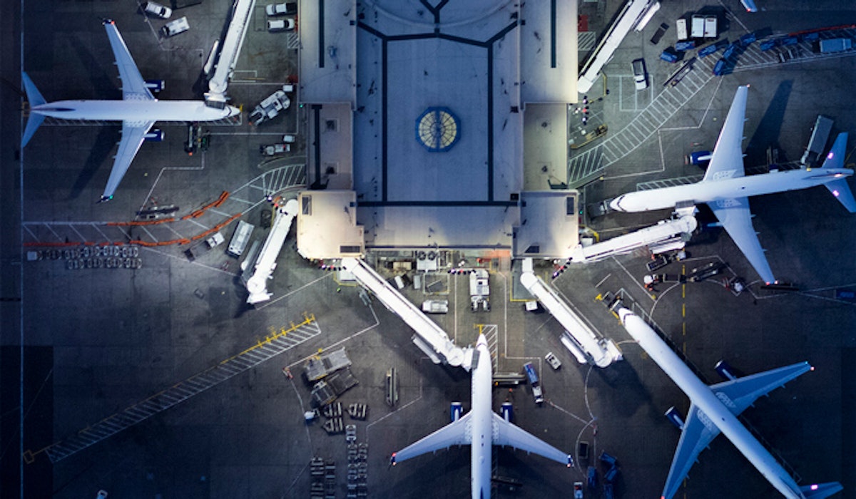 Airport gates planes