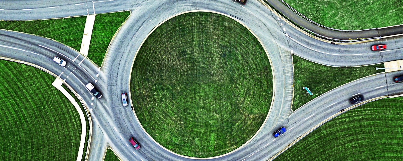 Roundabout road cars