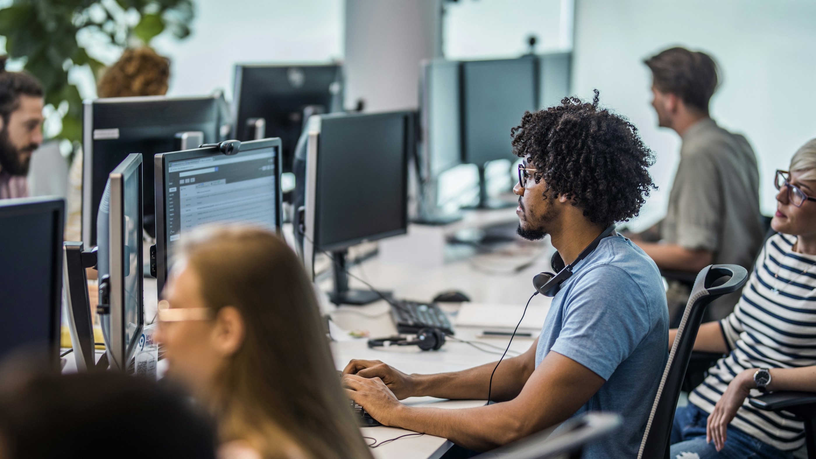 Cybersecurity engineer expert desktop office