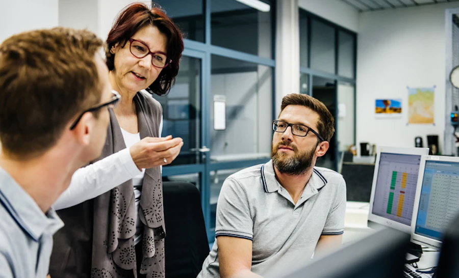 Senior female manager with two engineers