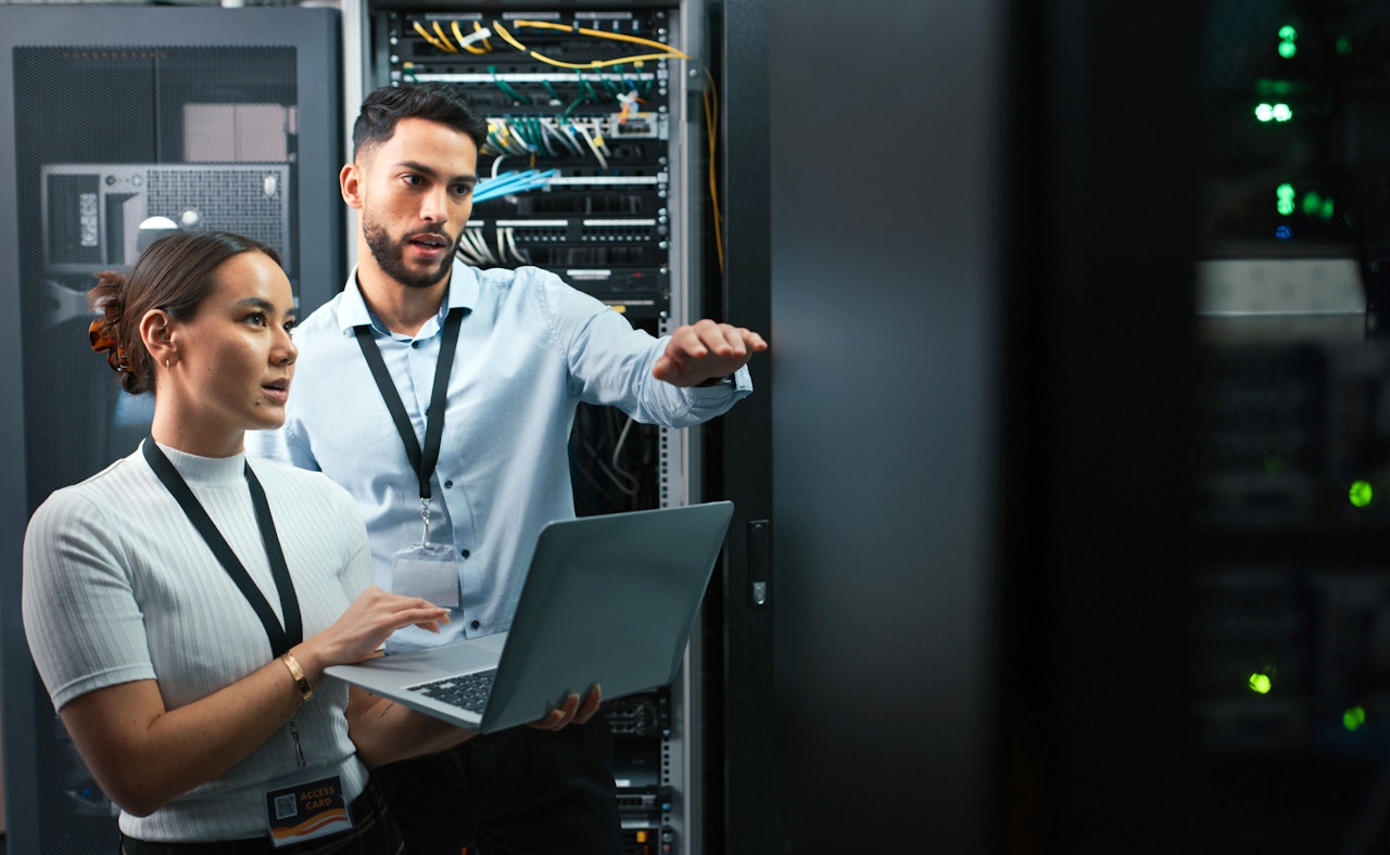 Two network engineers datacenter