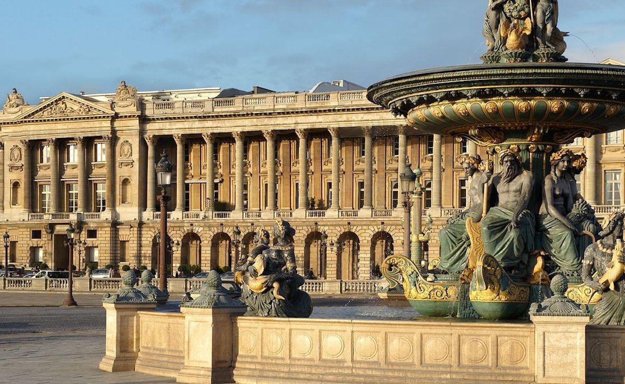 Hotel de crillon facade