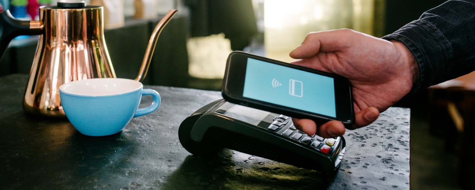 Wireless payment retail smartphone