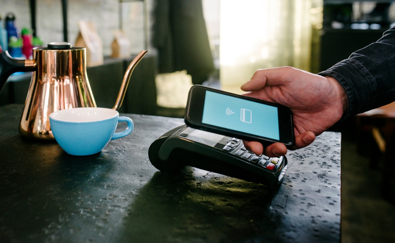 Wireless payment retail smartphone