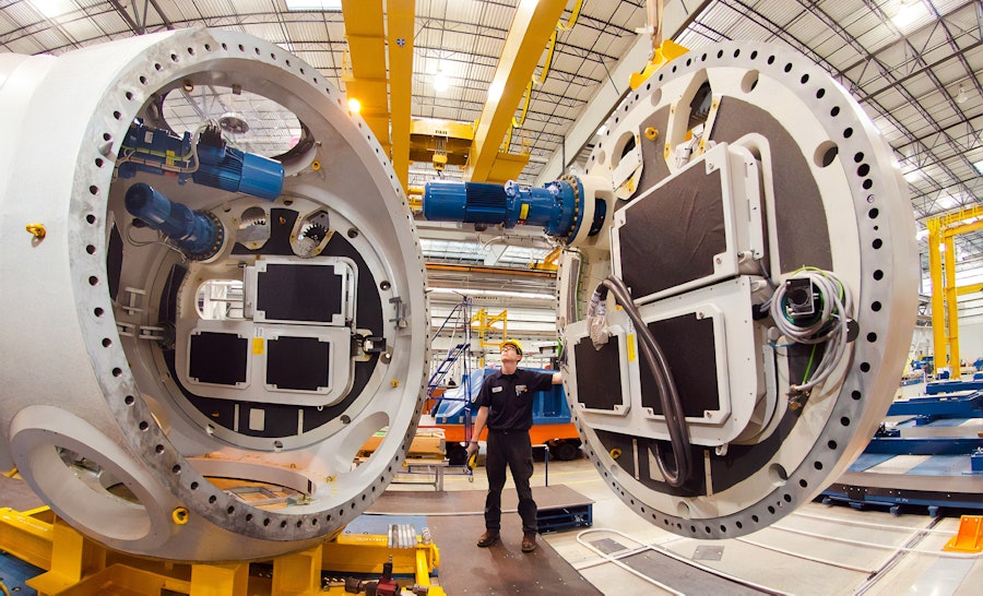 Manufacturing windmill large turbine