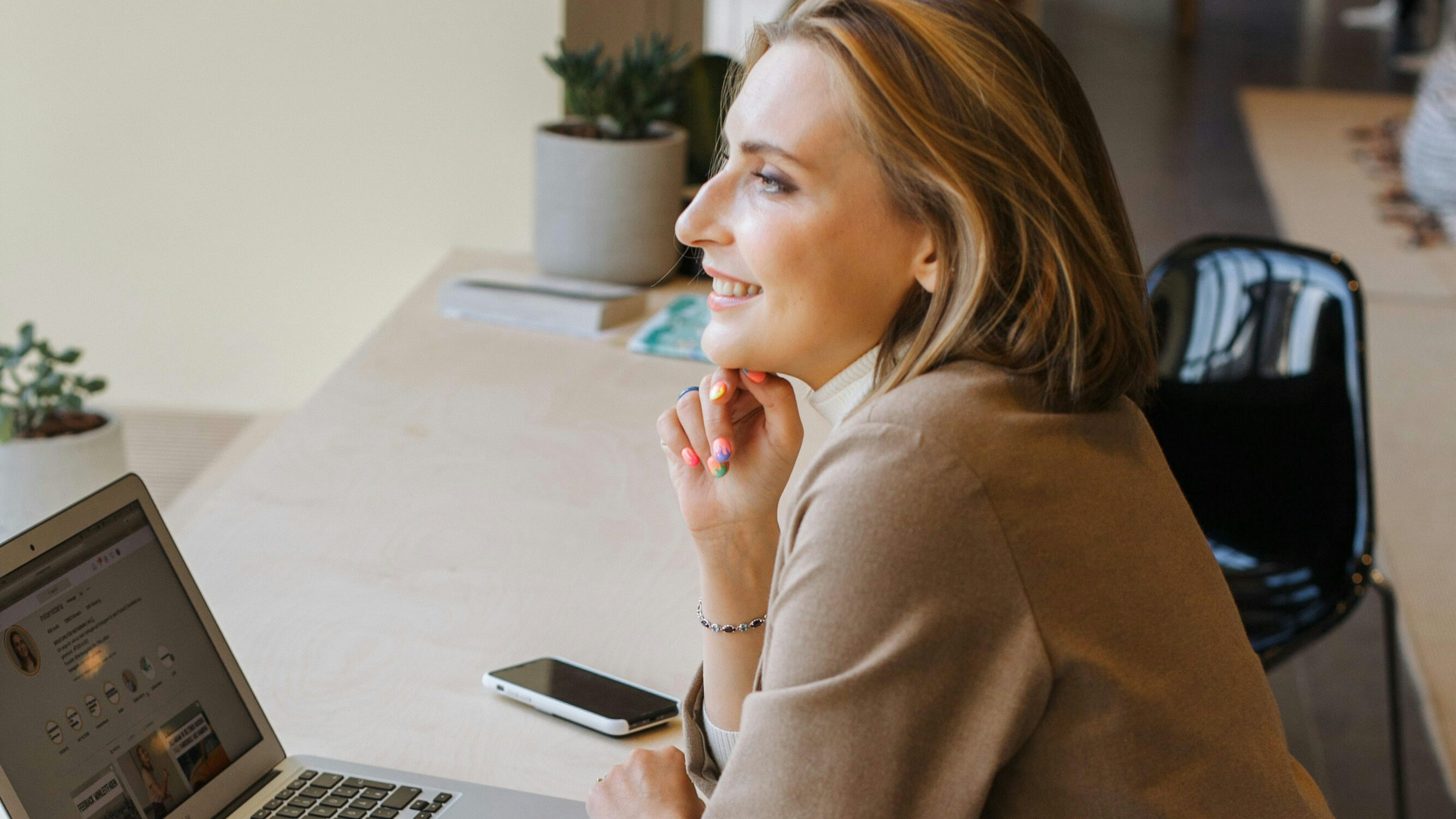 Business woman with laptop