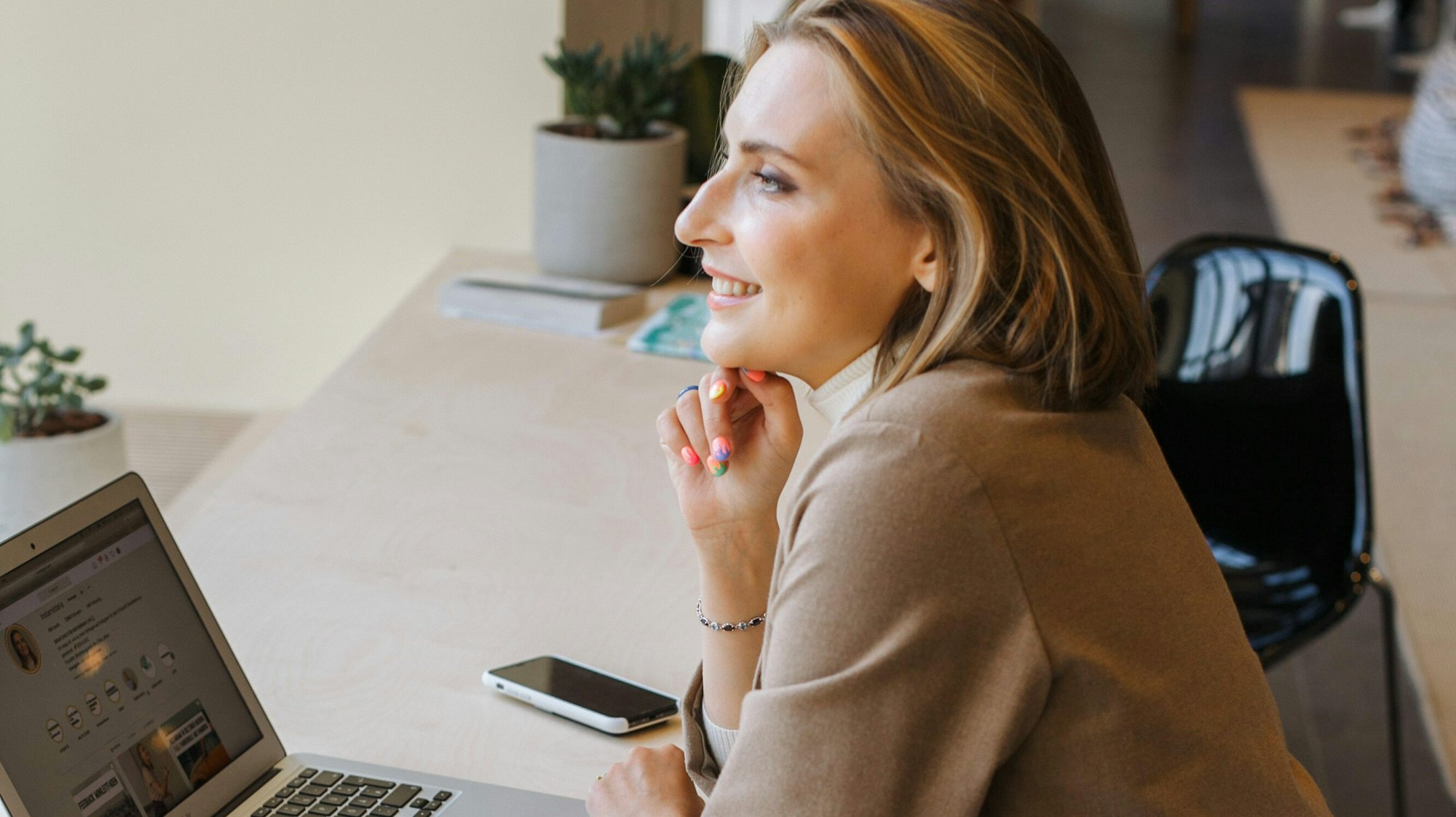 Business woman with laptop