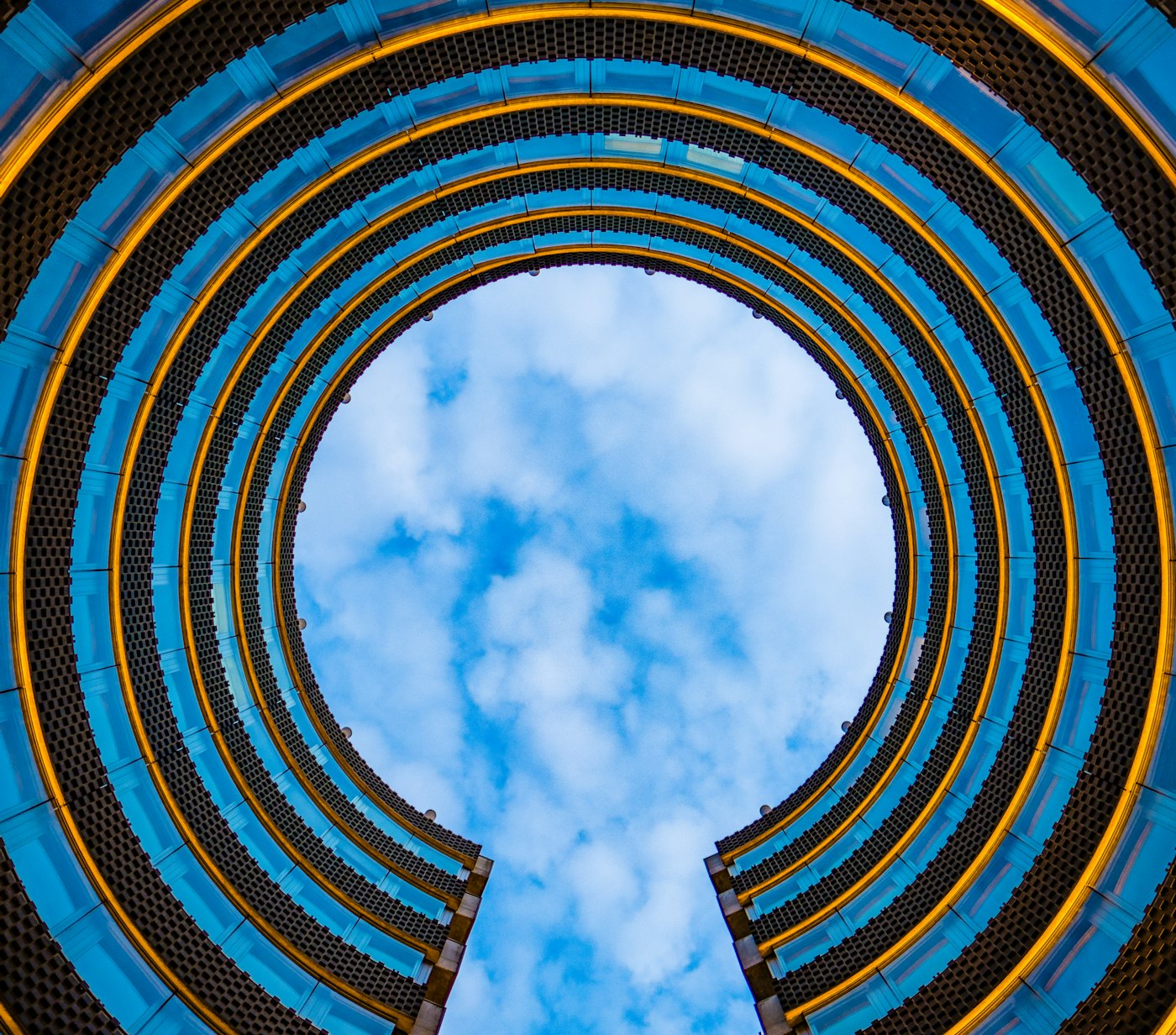 Blue and white round frame scopio 144cd8ec 64c8 4824 a56c 7a90b2d8d6dd