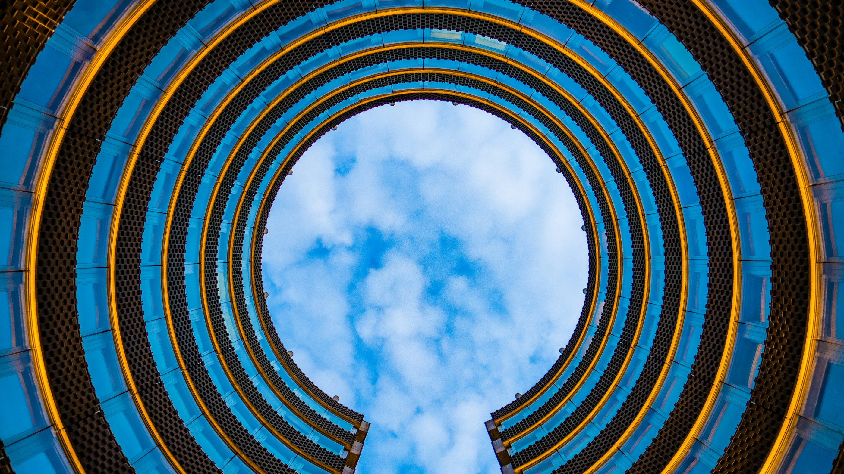 Blue and white round frame scopio 144cd8ec 64c8 4824 a56c 7a90b2d8d6dd