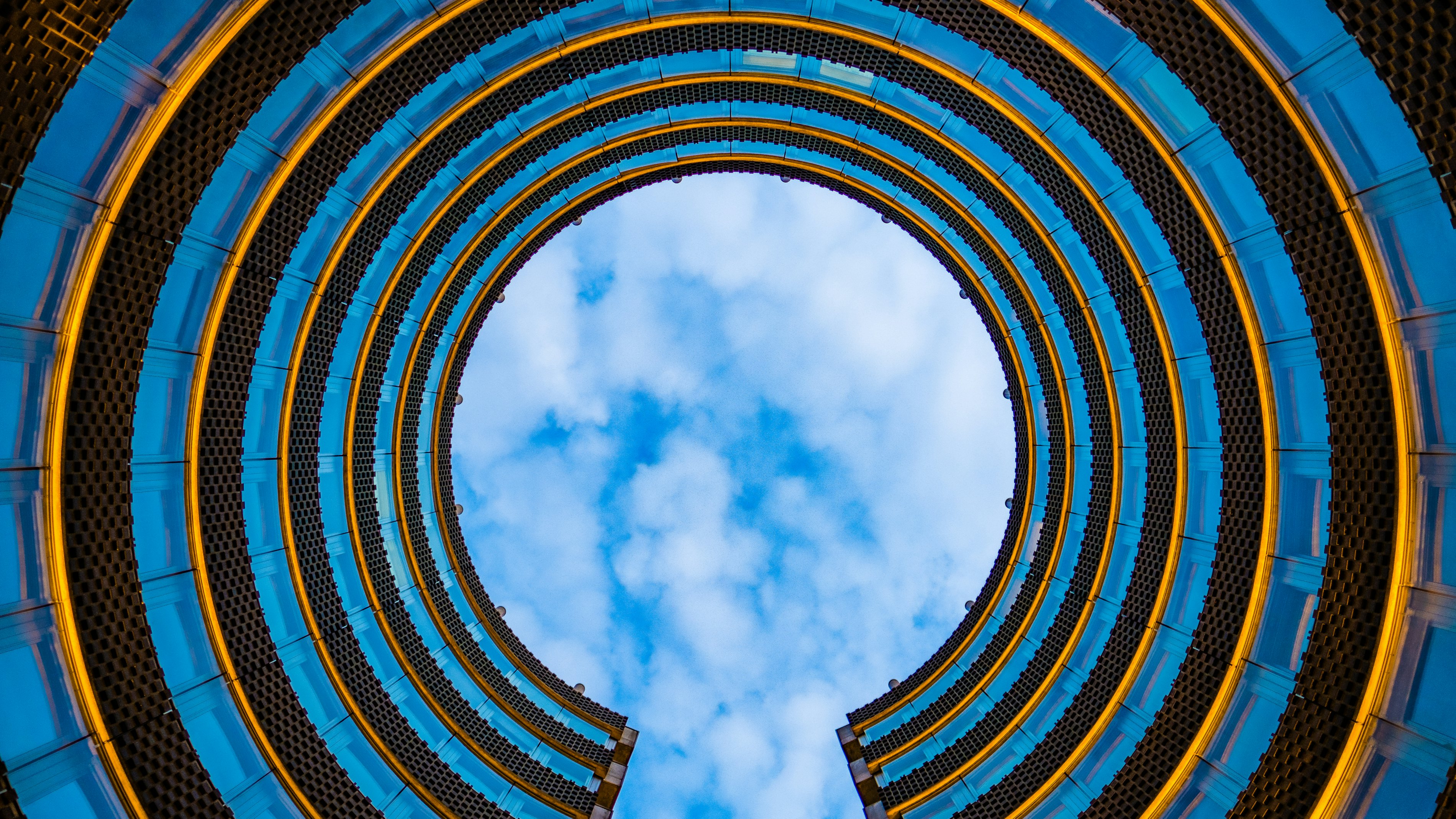 Blue and white round frame scopio 144cd8ec 64c8 4824 a56c 7a90b2d8d6dd