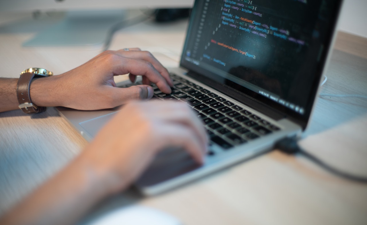 Close up of man coding on laptop scopio 39e6dc1c 65ff 4f46 9c9e cc5cc18cb5e3
