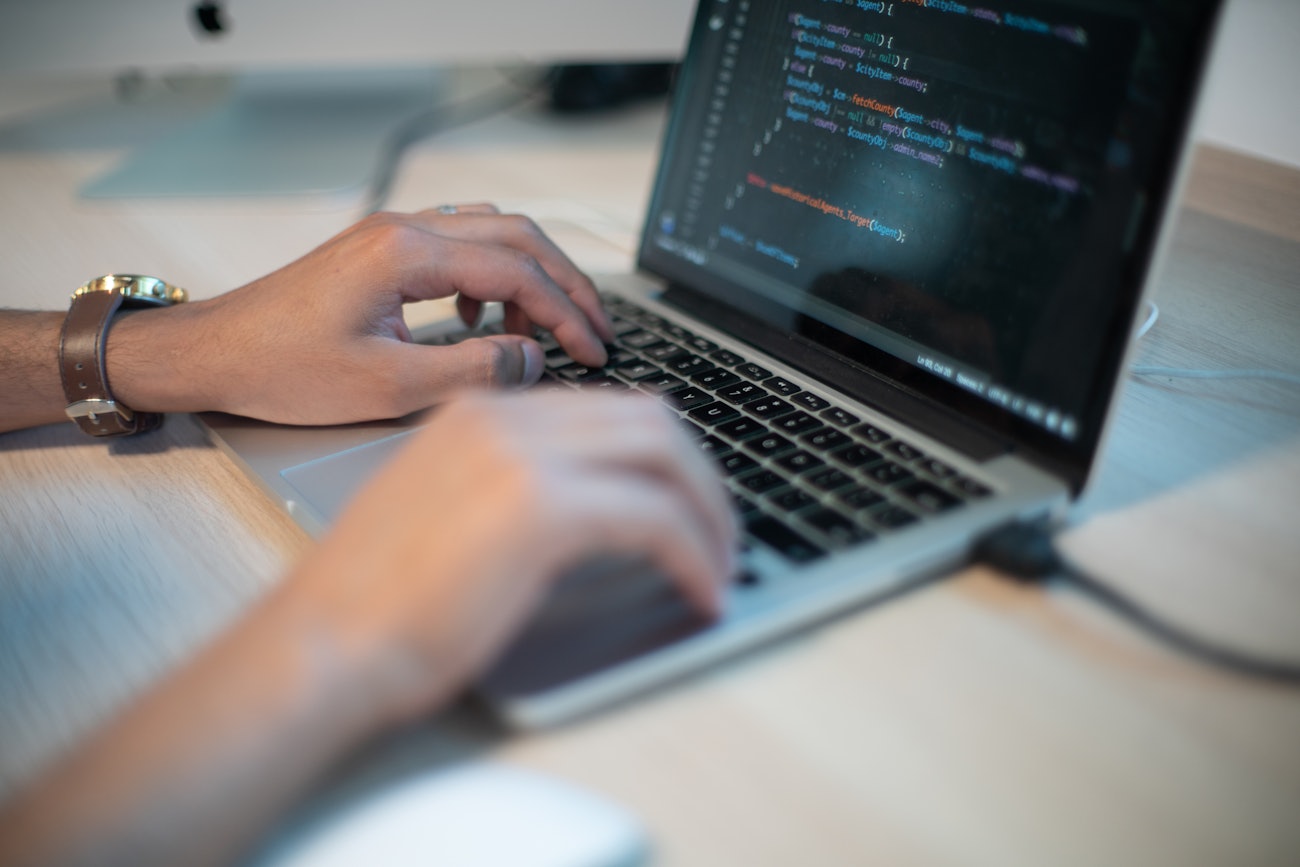 Close up of man coding on laptop scopio 39e6dc1c 65ff 4f46 9c9e cc5cc18cb5e3