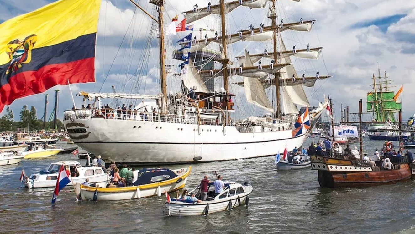 SAIL In Parade Nomios