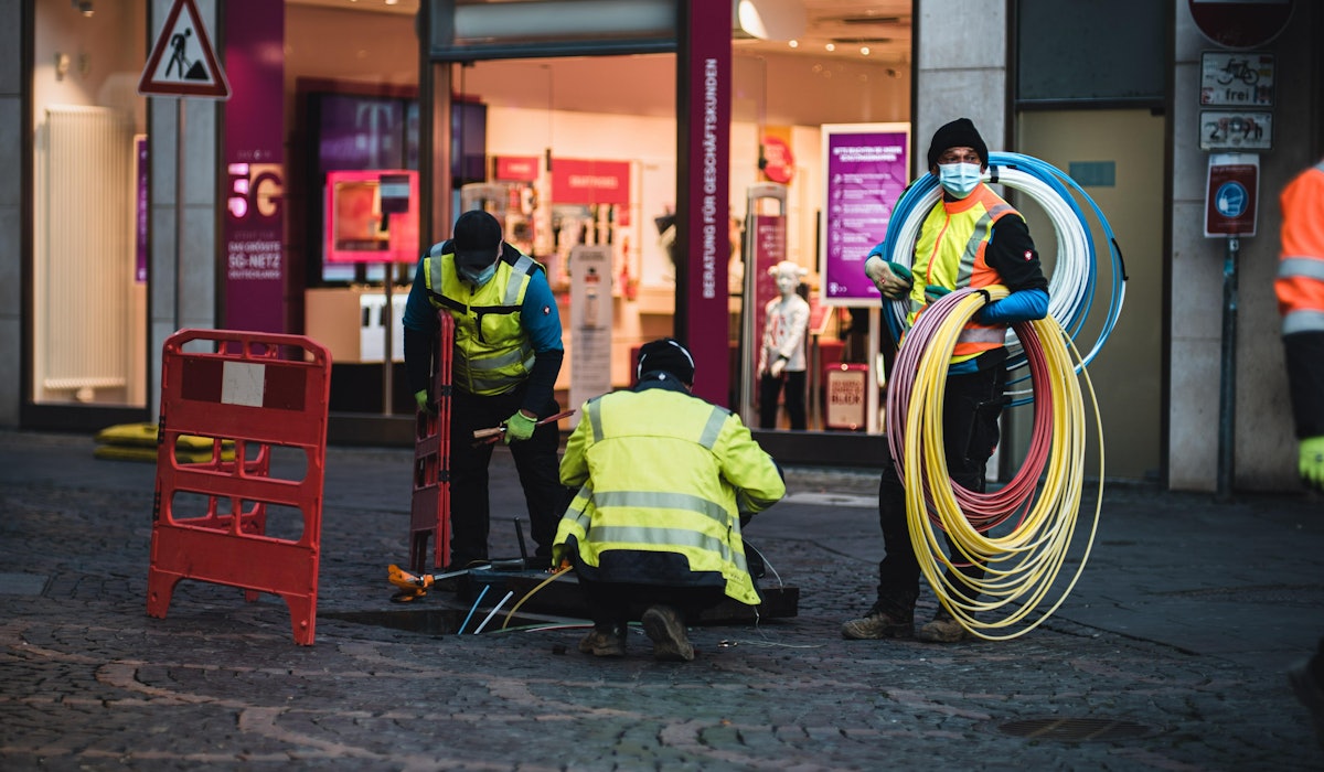Ausbau der neuen Glasfaserverbindungen.