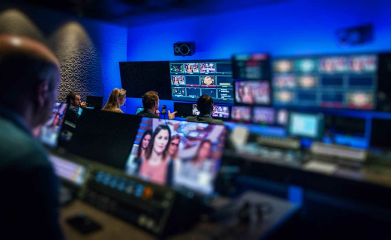 Media broadcasting